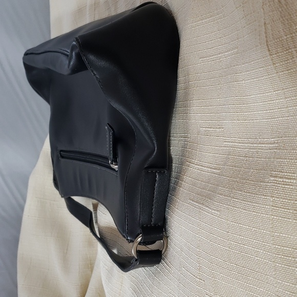 Liz Claiborne Women's Preowned Faux Leather Black Purse with Four Compartments - Picture 3 of 12